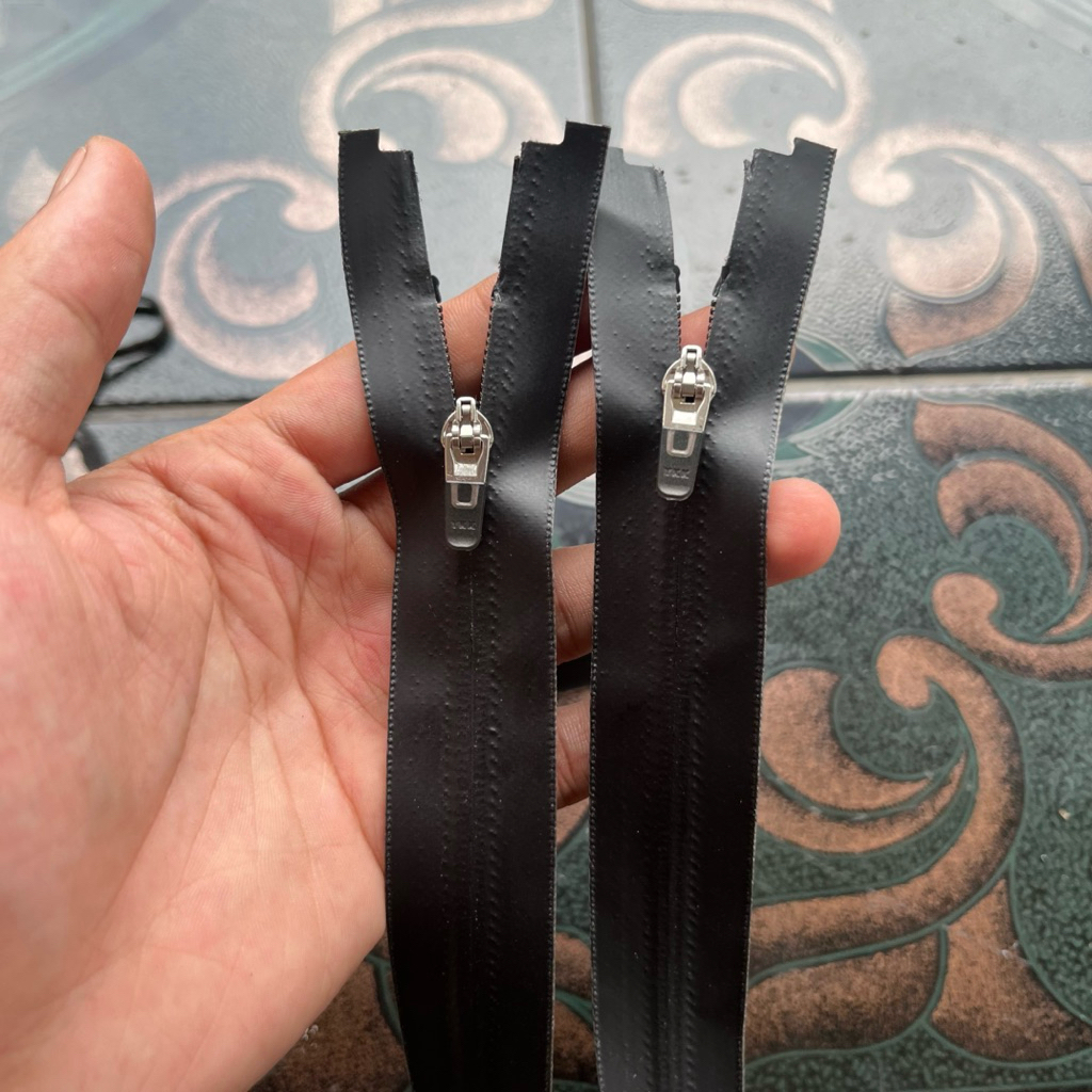 1 Pcs Sleting jacket waterproof YKK No. 3 Warna Hitam Panjang 63 - 65 CM