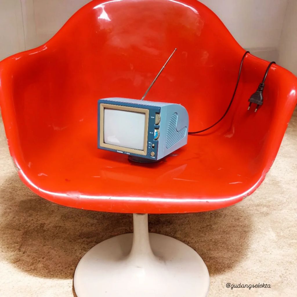 TV Mini Jadul Dekorasi Retro Vintage