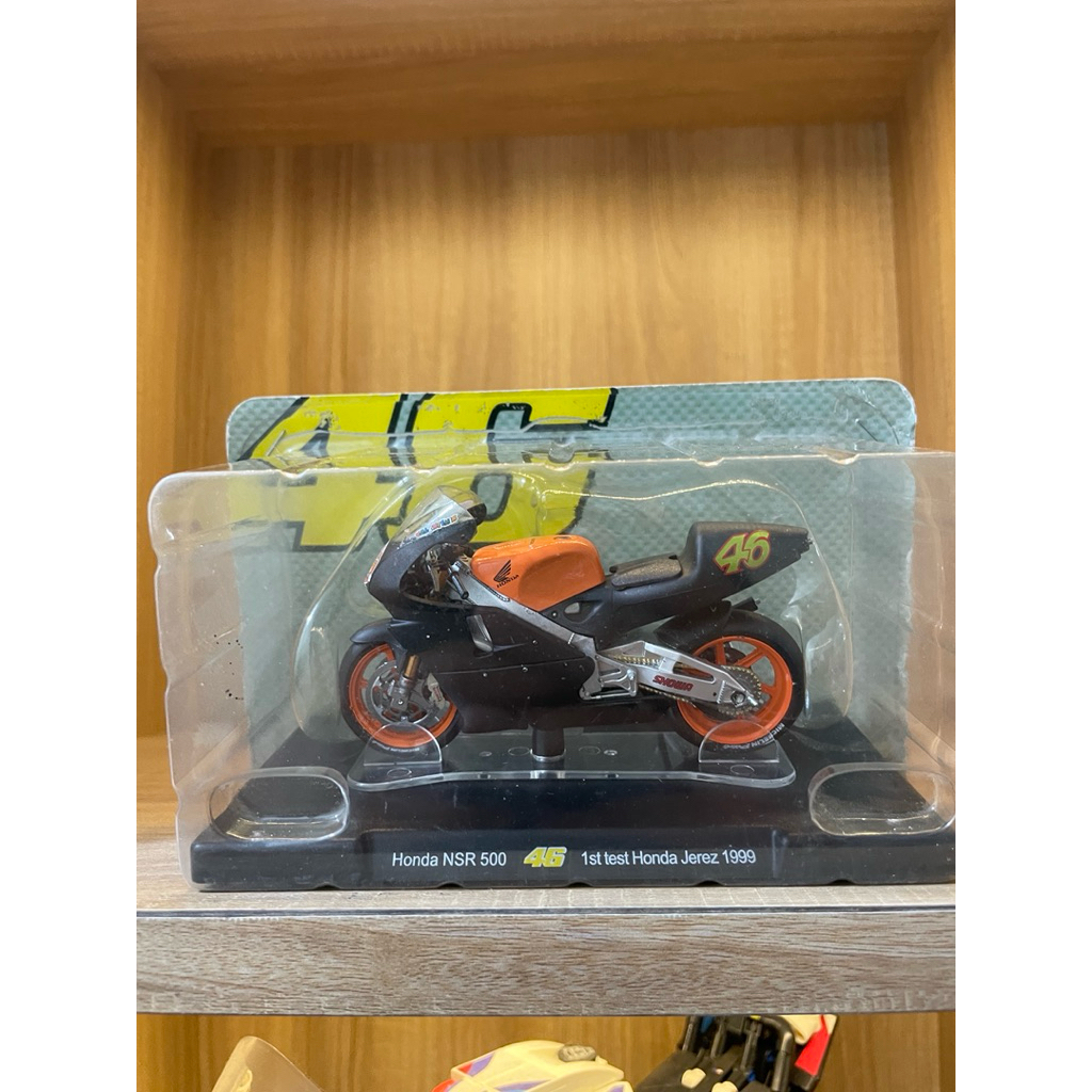 diecast miniatur motogp valentino rossi honda nsr 500 jerez skala 1/18 leo models