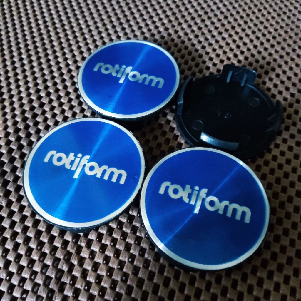 4pcs TUTUP DOP RODA CENTER VELG MOBIL VARIASI LEBAR LUAR DIAMETER ±6CM