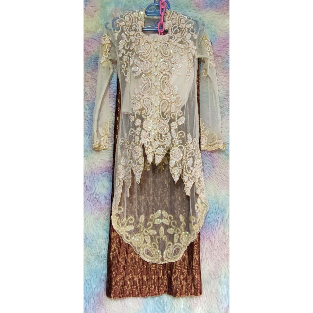 Set Kebaya Brokat Manik-manik Mute-Mute Wisuda Akad Nikah Pesta warna Cream Gold Emas