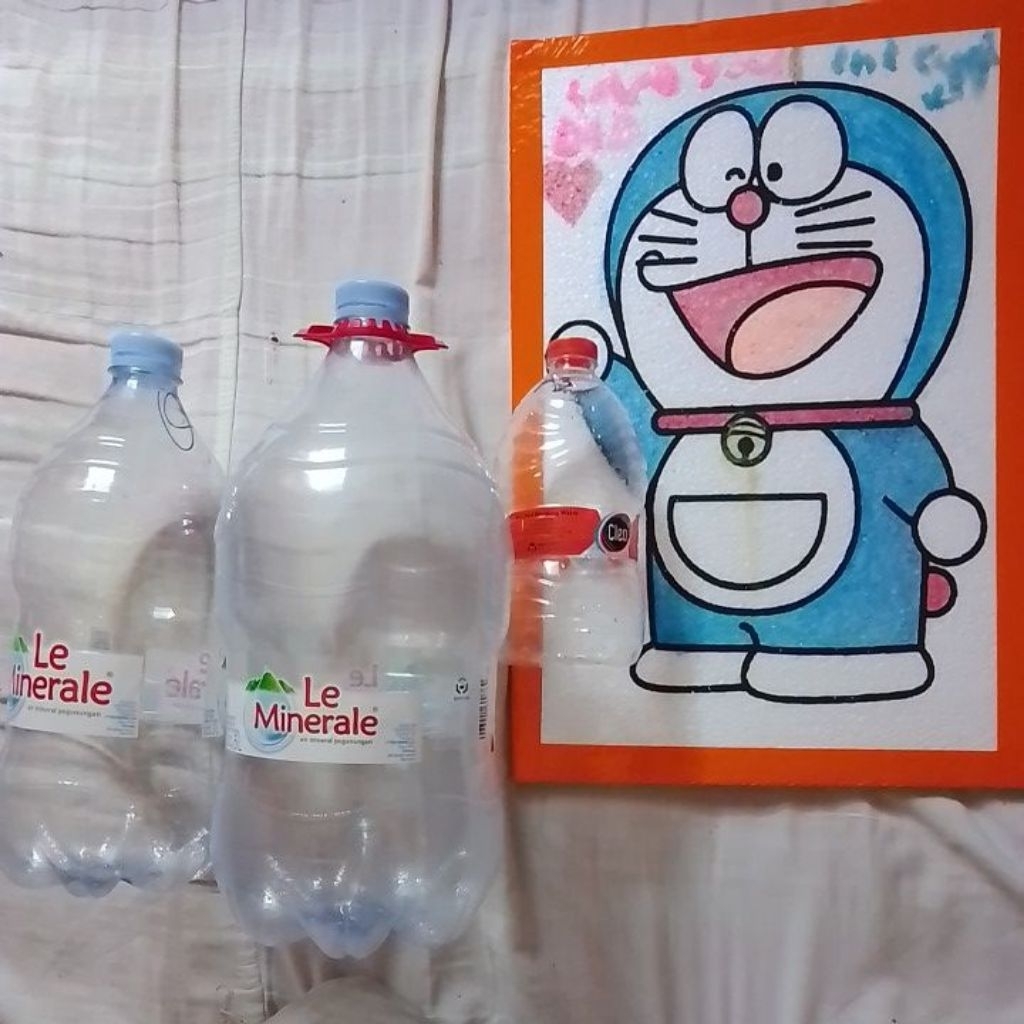 Galon Le mineral 3L, 5L ,Cleo 1L pocari 2L max order 2 aja karena rawan penyok