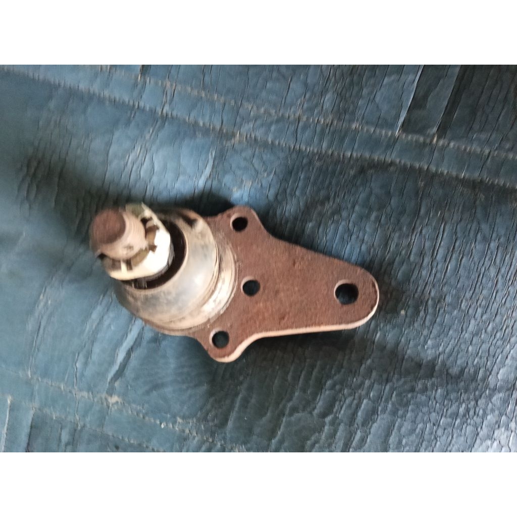 bal join copotan second Toyota Hiace lama 76,80