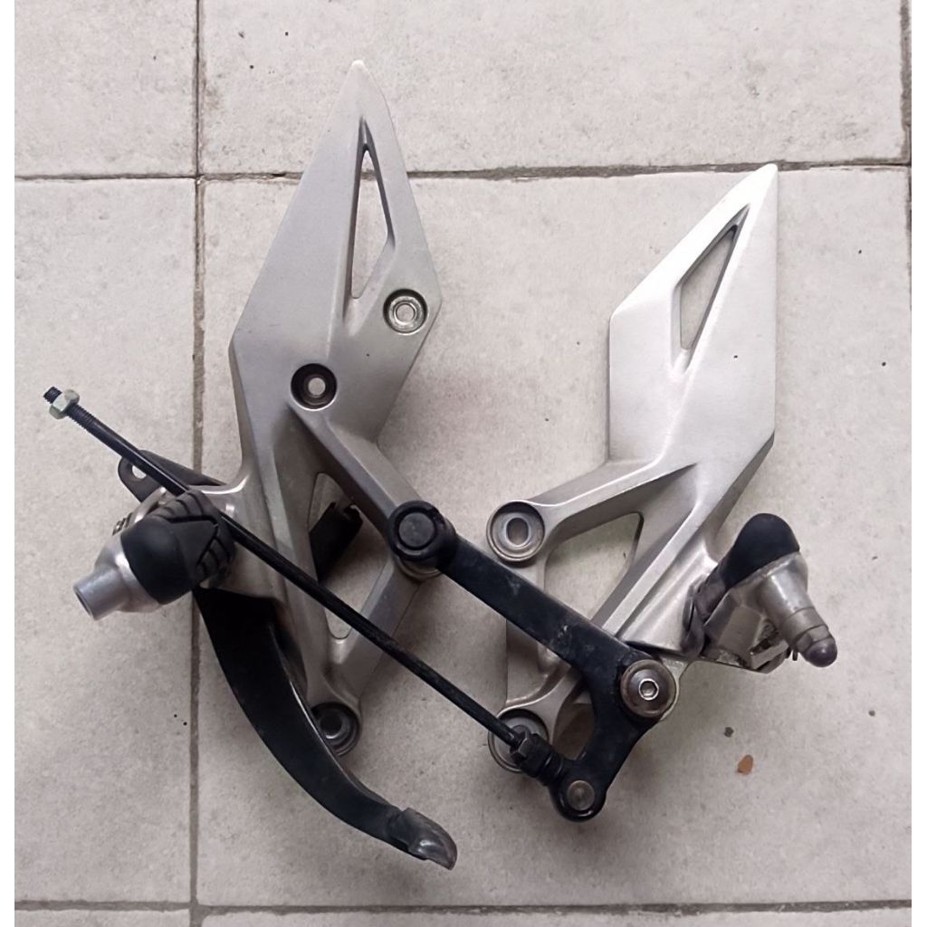 Pijakan Kaki Depan CBR 150R - Step Depan CBR 150R Facelift - Footstep Depan CBR 150R Original