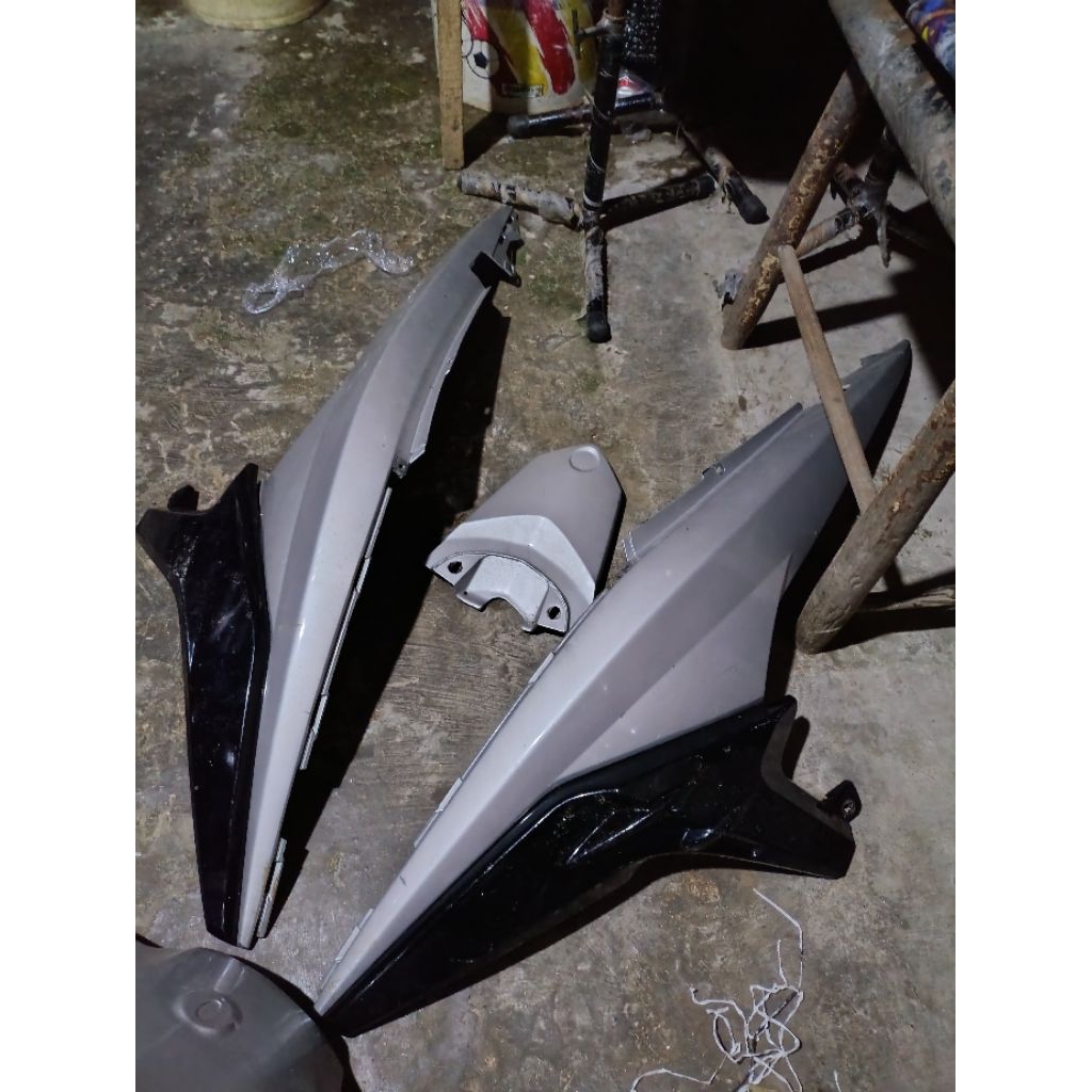 Body Sayap Belakang set Xeon Karbu original copotan