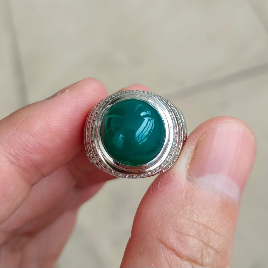 Batu Bacan Doko Lawas uk 14x14x9mm, warna hijau botol, Iketan Perak Ring 17,5