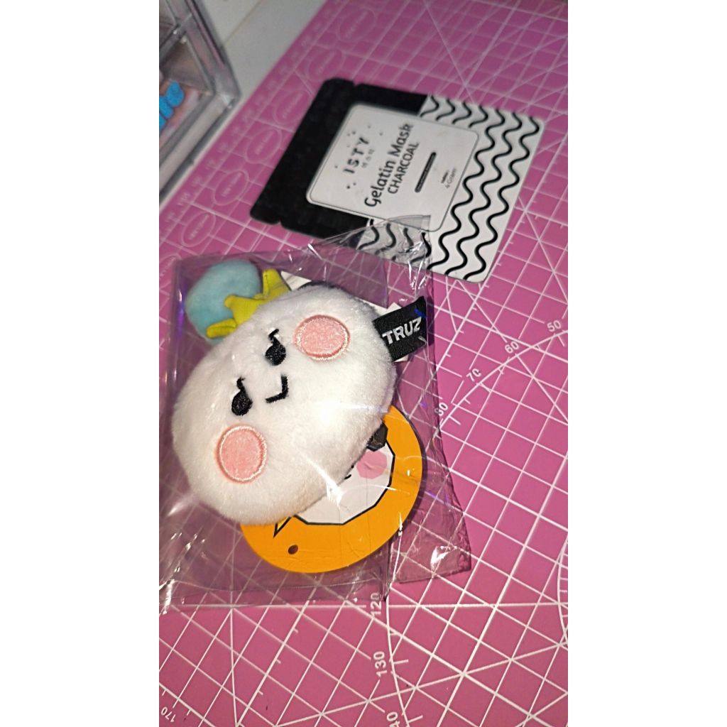 WTS TRUZ TREASURE OFFICIAL YOCHI FLAT FUR DIAMOND KEYRING [UNSEALED]