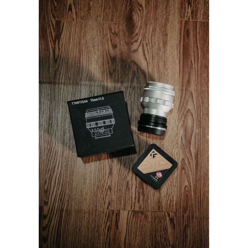 lensa ttartisan 75mm f1.5 swirly bokeh