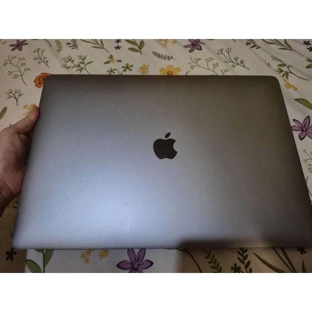 MACBOOK PRO 2018 15 inch i7 16/256GB