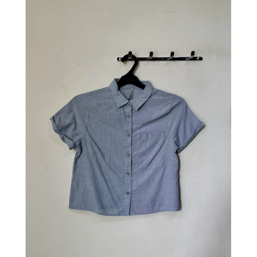 [PRELOVED] Kemeja Striped Wanita Crop Top - Colorbox