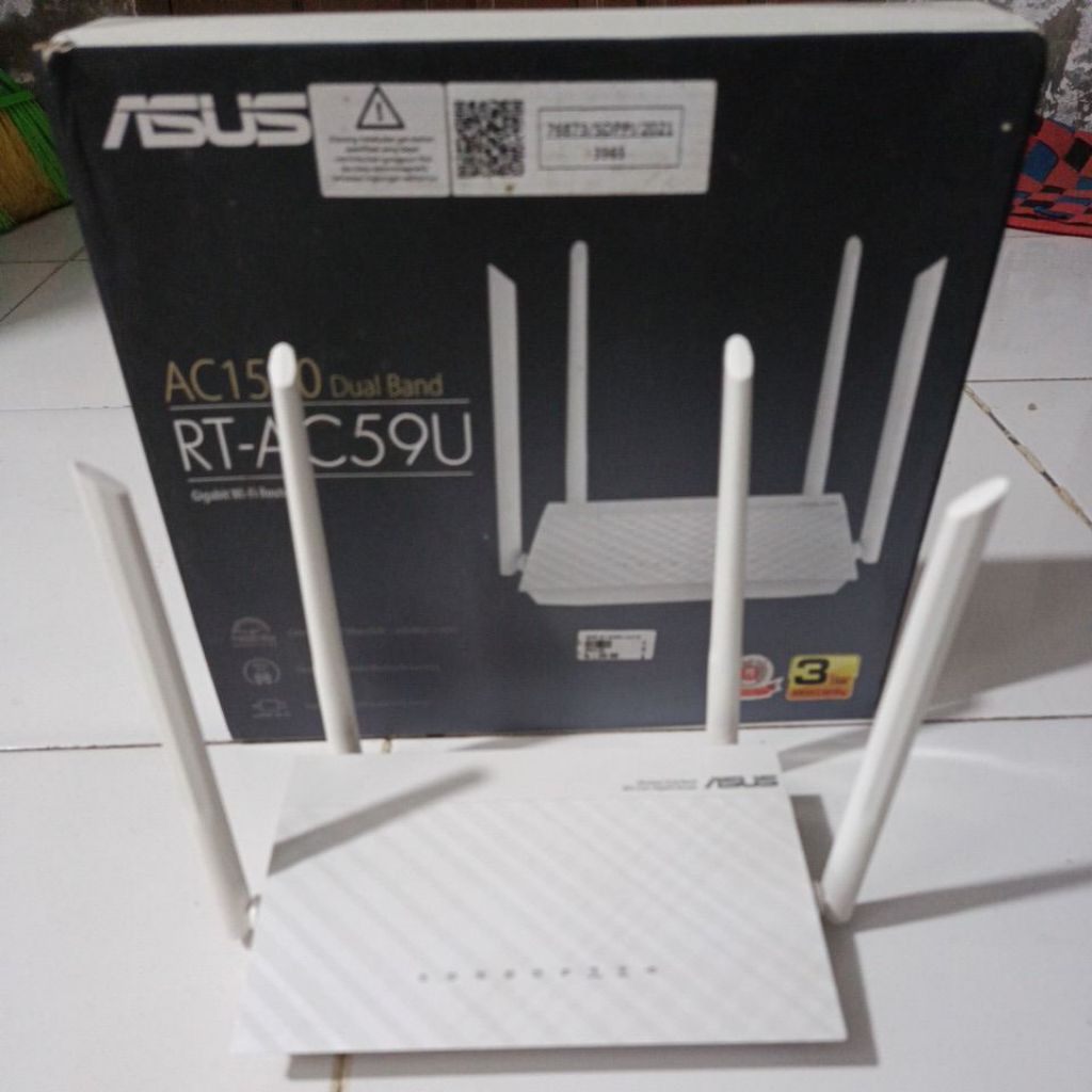 ASUS AC1200 Dualband Gigabyte Wireless N router RT-AC 592U + Adaptor