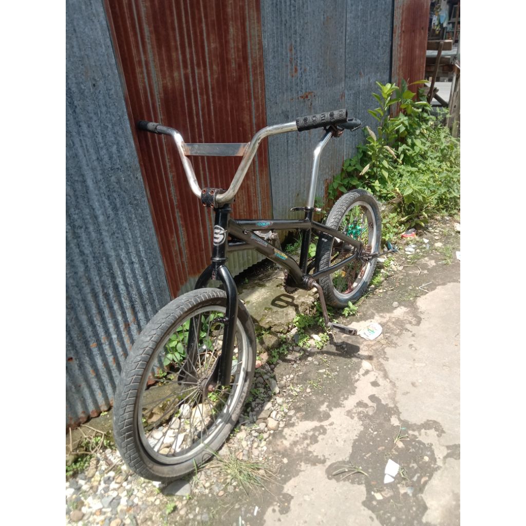 sepeda BMX ukuran 20