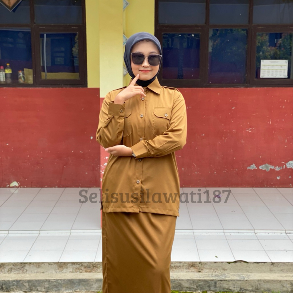 Seragam PEMDA PNS Wanita Baju Dinas Khaki Tua Kemeja Saku Dada