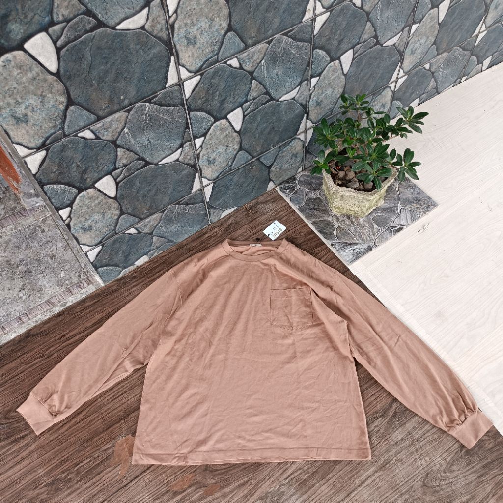 longsleve gu uniqlo pocket cakepp ( sz L perhatikan pxl)