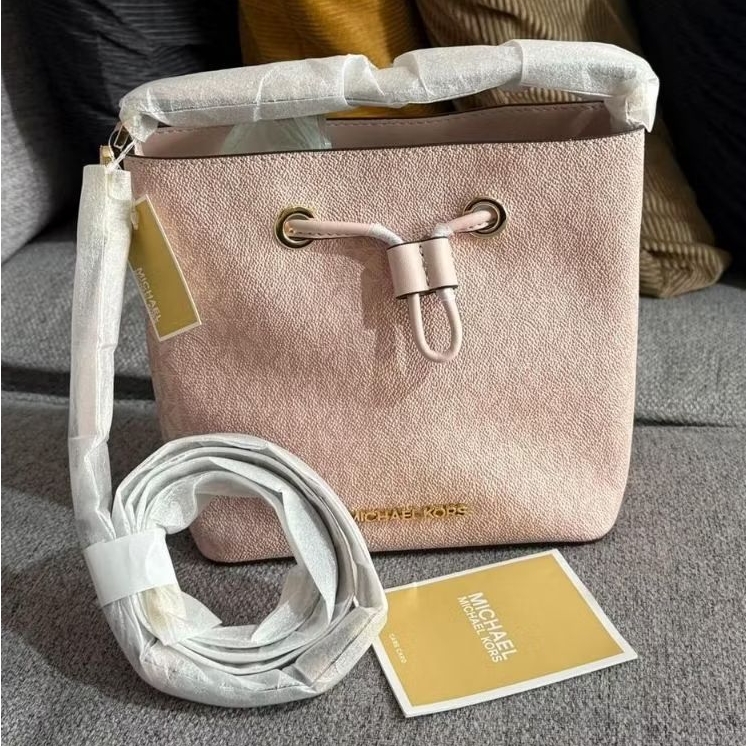 mk Suri Small Bucket Powder Blush