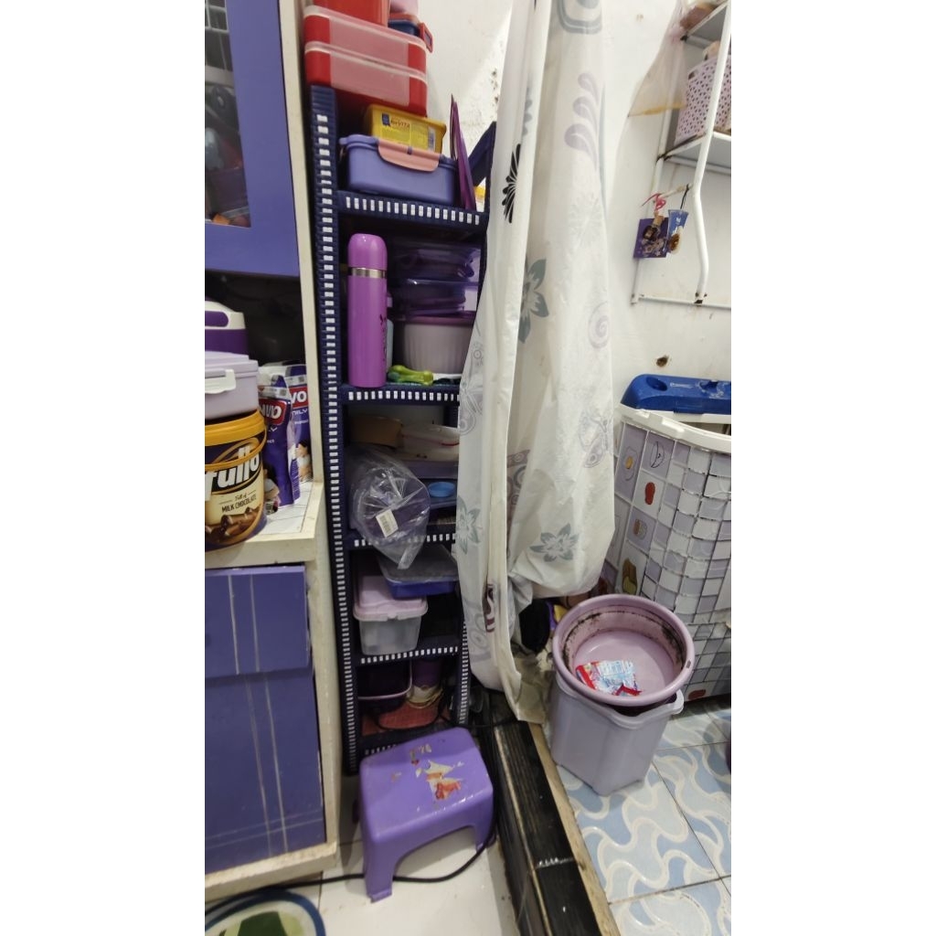 Rak lemari rotan sintetis ungu