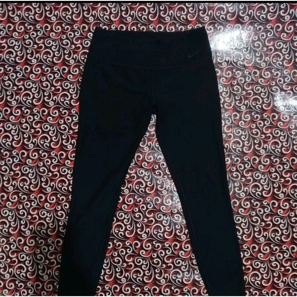 legging sport wanita Nike hitam