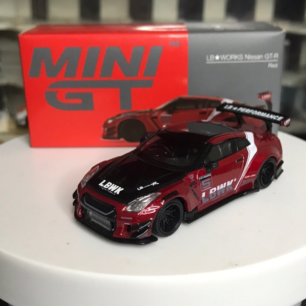 Mini Gt Nissan Gt r35 LBWK Red