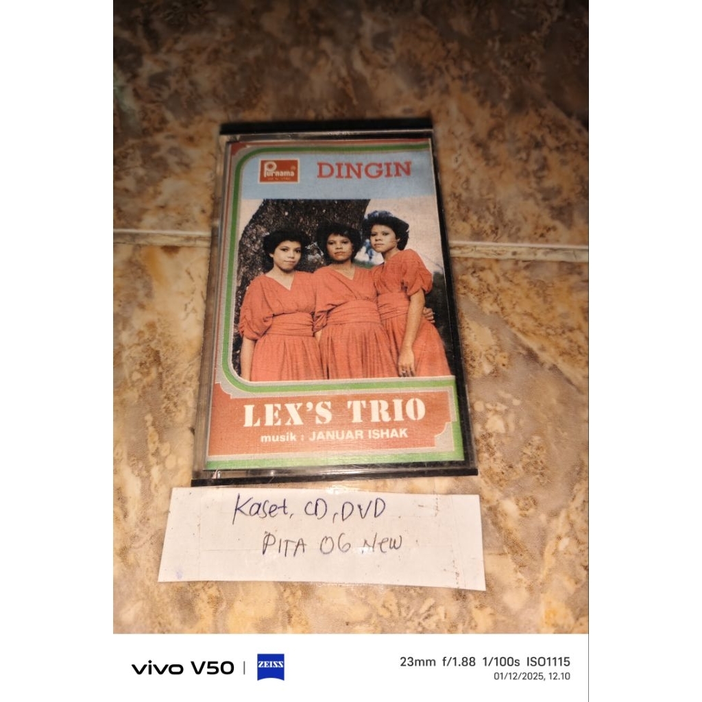 Kaset Pita Lex's Trio - Dingin
