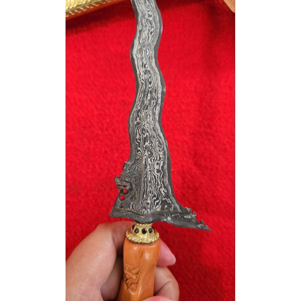 keris nogo siluman patrem luk 11