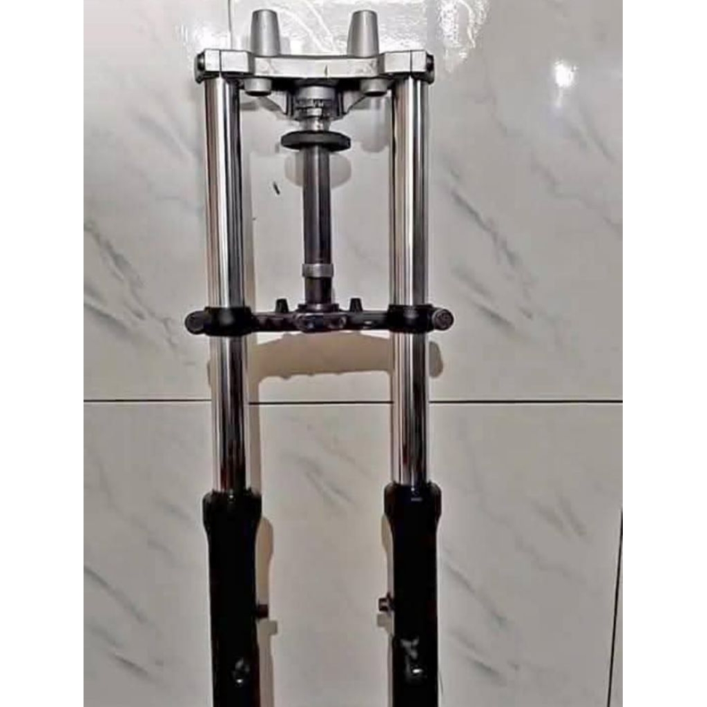 sok shock depan Yamaha Vixion PNP RX king barang asli original copotan masih layak pakai satu set..