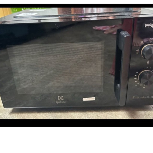 Electrolux 23L Microwave Oven