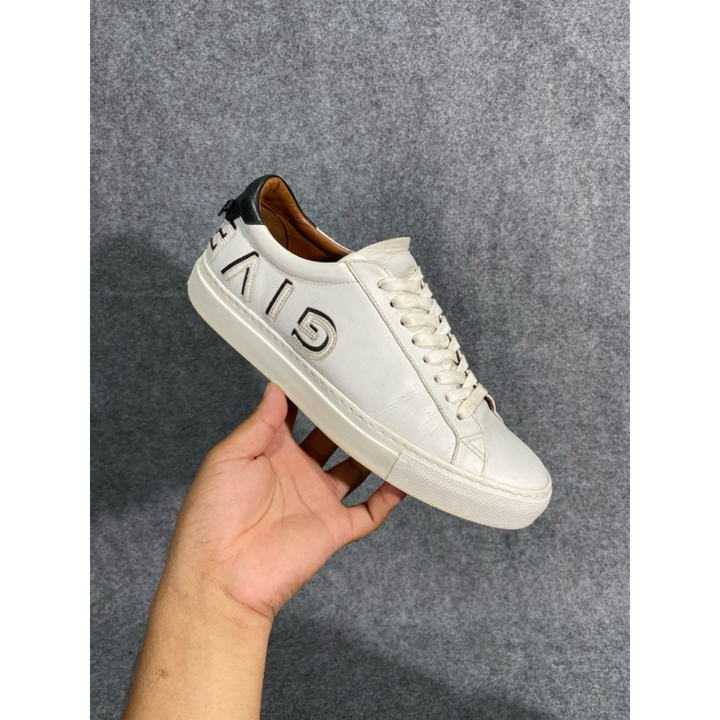 Sepatu GIVENCHY PARIS