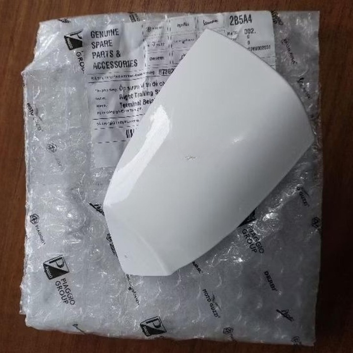 Spoiler Kanan Vespa Sprint Primavera Warna Cat Putih Original Piaggio