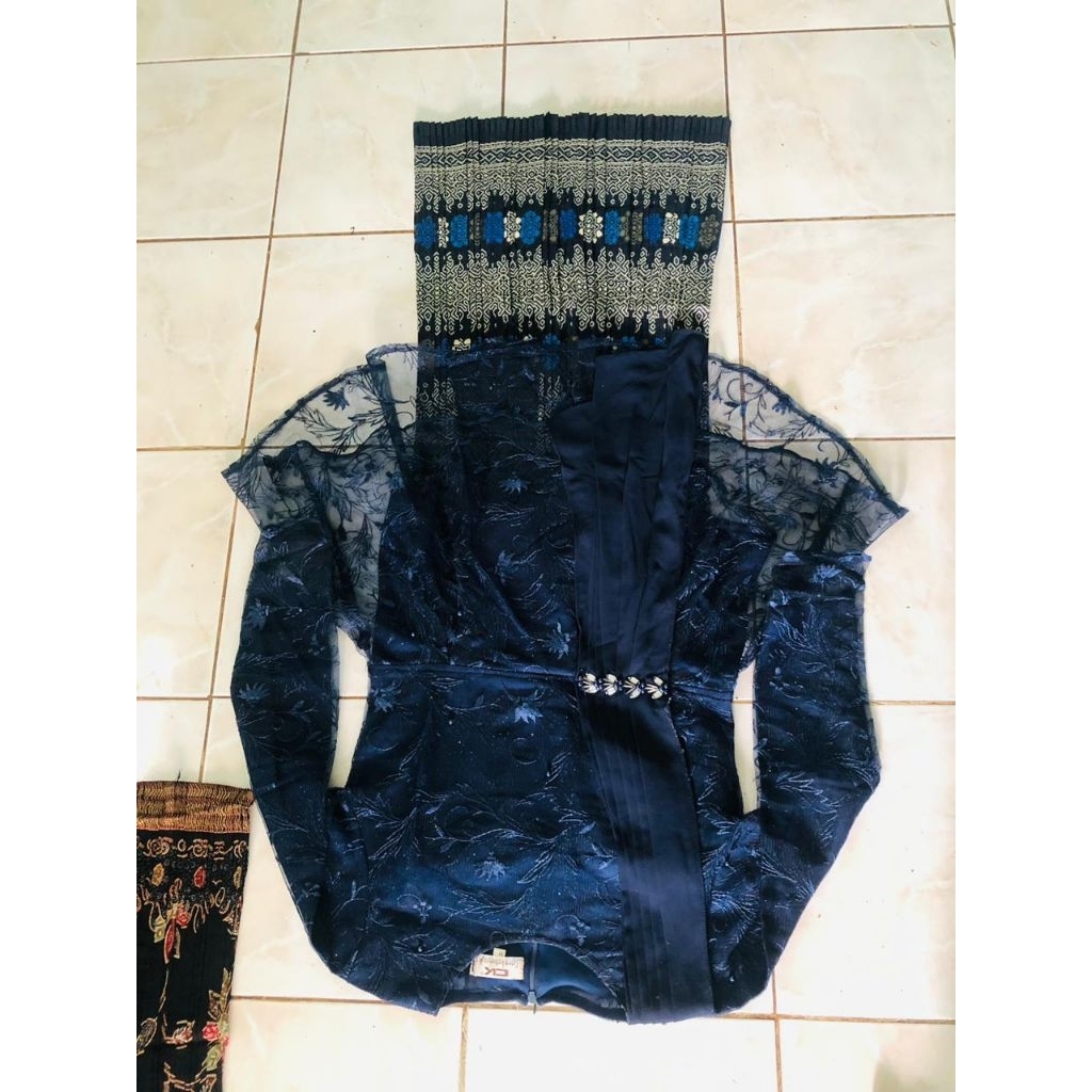 1set Kebaya wisuda slempang...