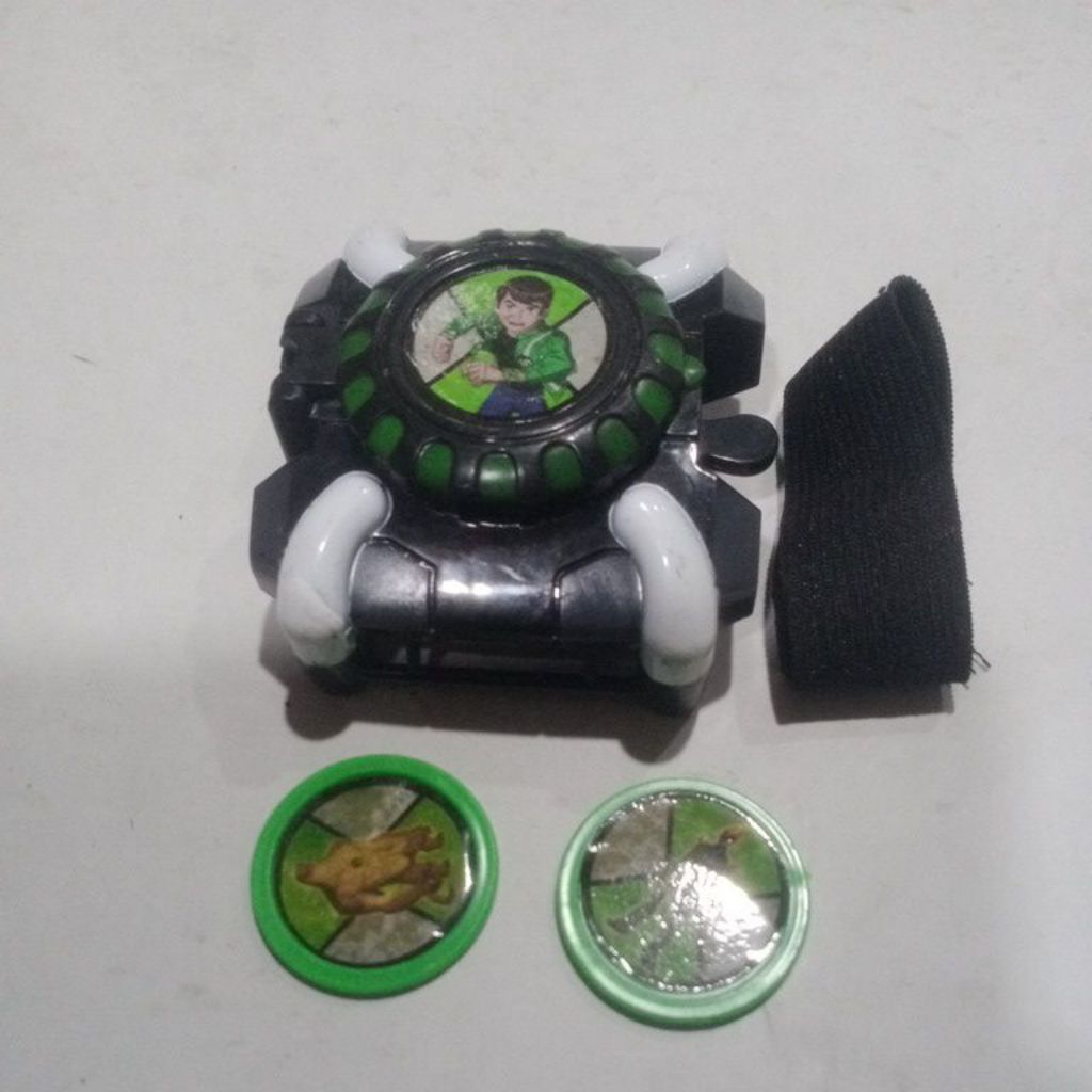 figure Ben 10 senjata Jam tangan coin