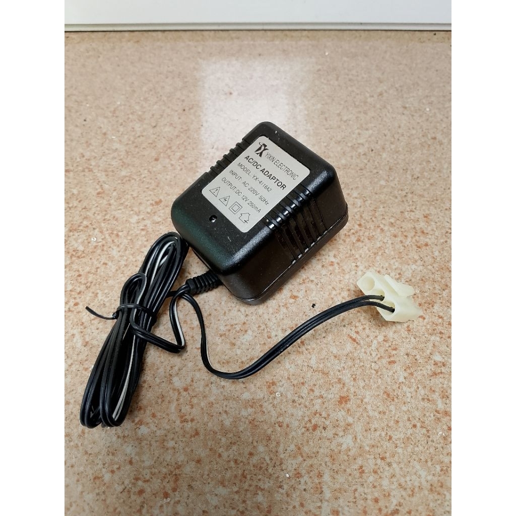 Charger adaptor mobil RC 9volt-12 volt soket 3 pin putih  || bawaan RC qd 9volt Growrace Rc