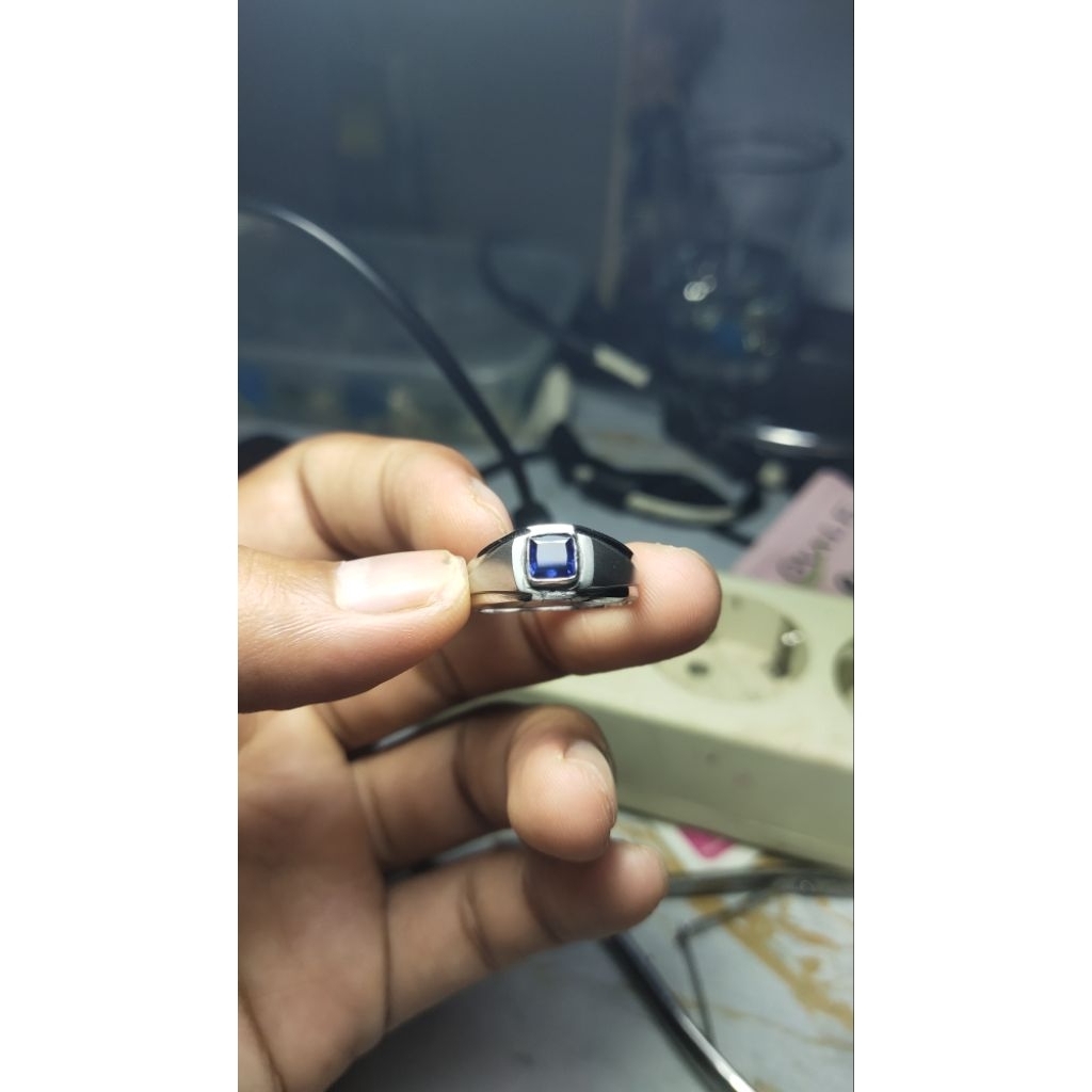BATU BLUE SAFIR TANZANIA CUTTING KOTAK KANTORAN