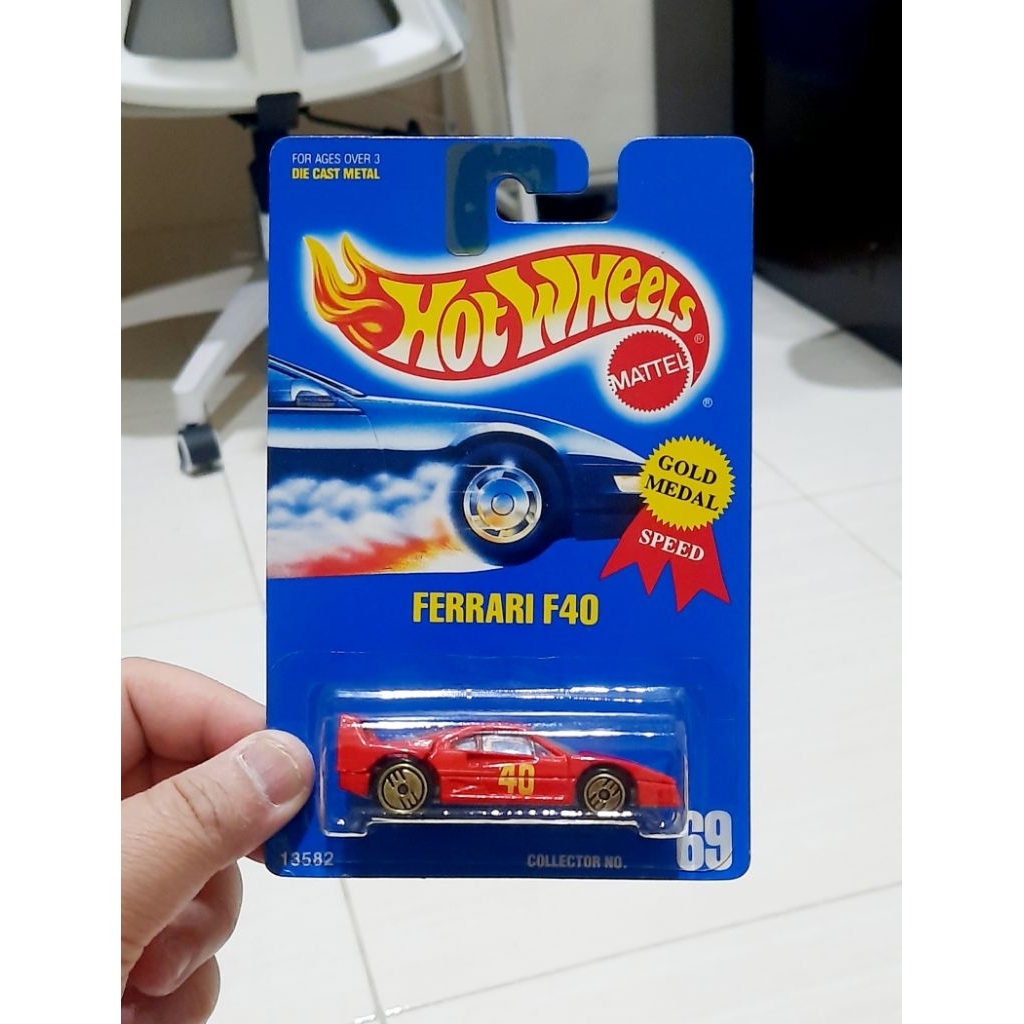 HOT WHEELS FERRARI F40 GOLD MEDAL VELG KANCING GOLD - ERROR TAMPO NOMOR TENGAH (MINT CONDITION)