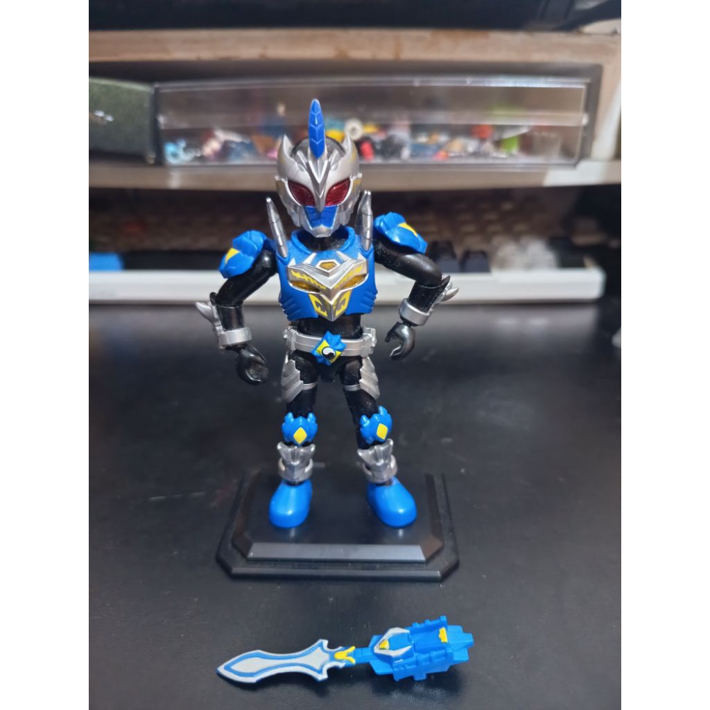 auldey armor hero blue