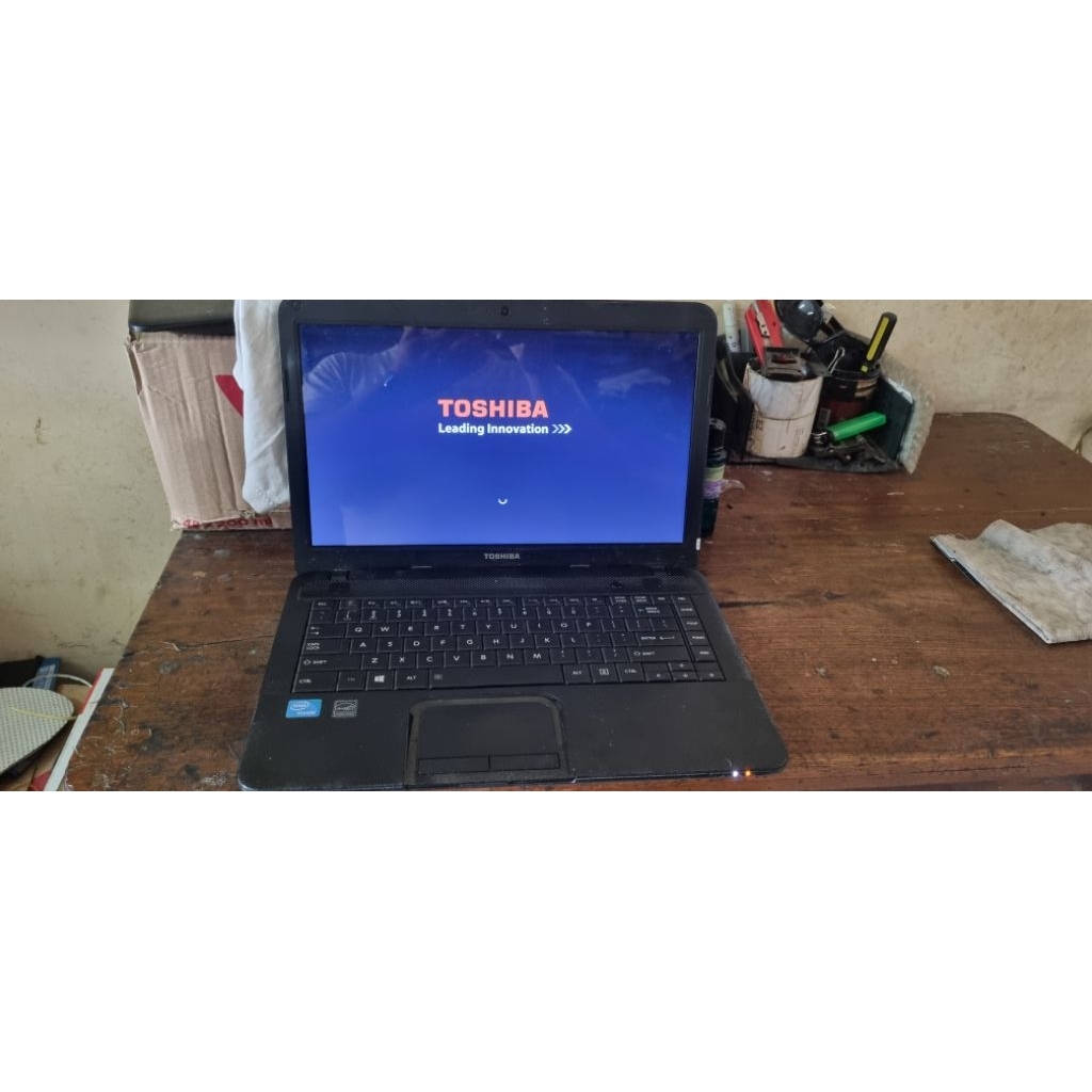 Laptop Toshiba C800 Intel Celeron 847 ram 8gb hdd 320gb cocok buat belajar ato admin