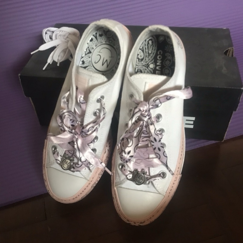 [PRELOVED] C0NVERSE X MILEY CYRUS LIFT WHITE AND PINK BANDANA SHOES (37)