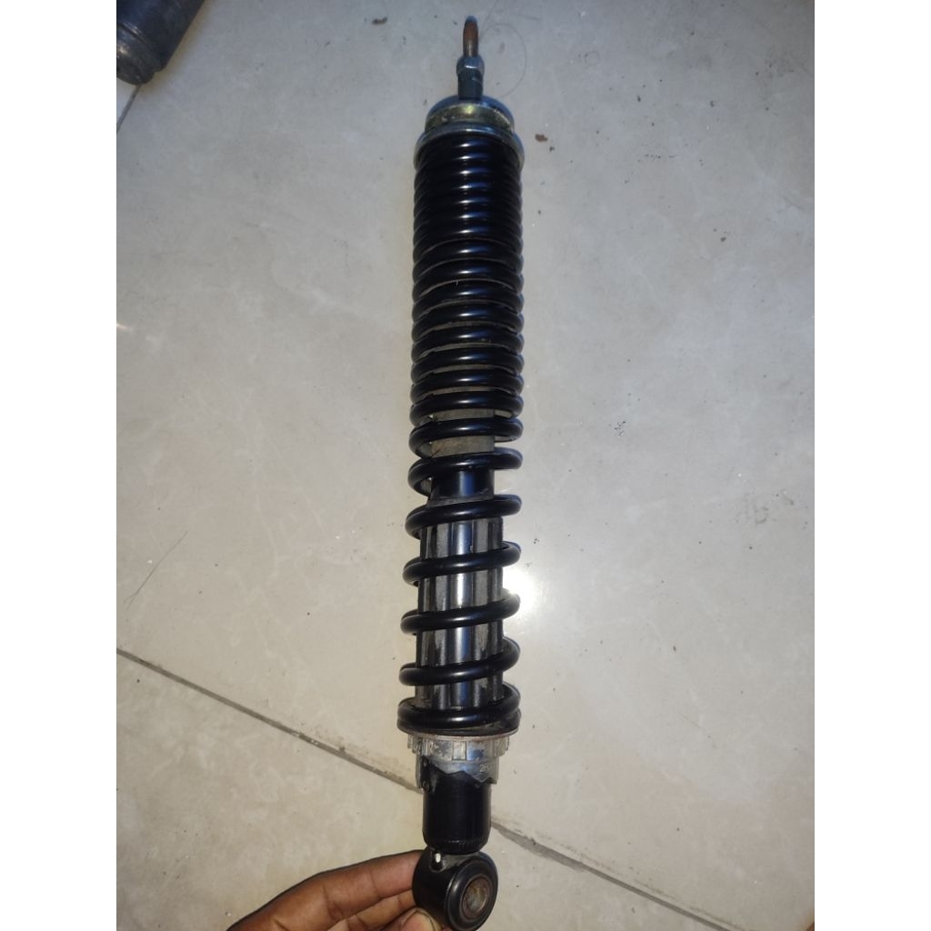 shock belakang vespa matic Primavera 3v original copotan mulus