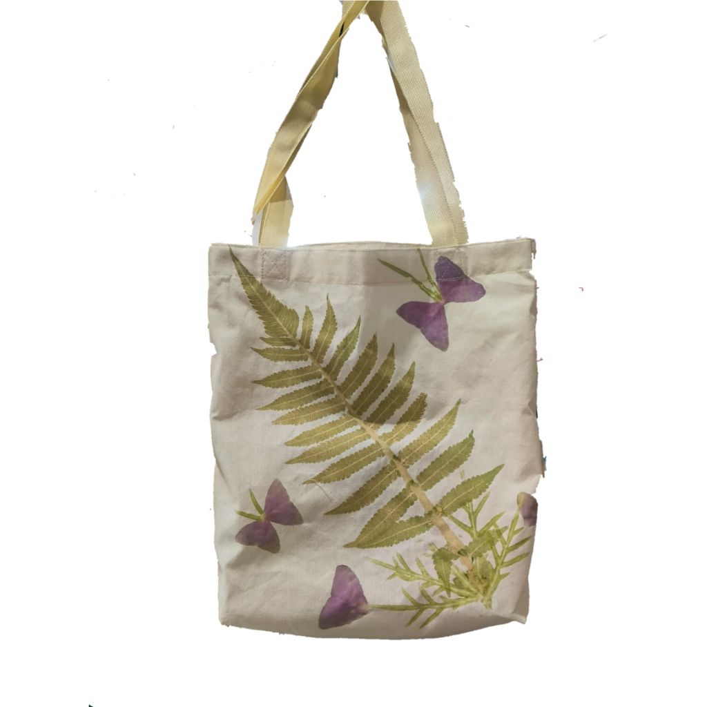 tas totebang motif daun ecoprint | Tote bag ecoprint motif daun dan kupu-kupu