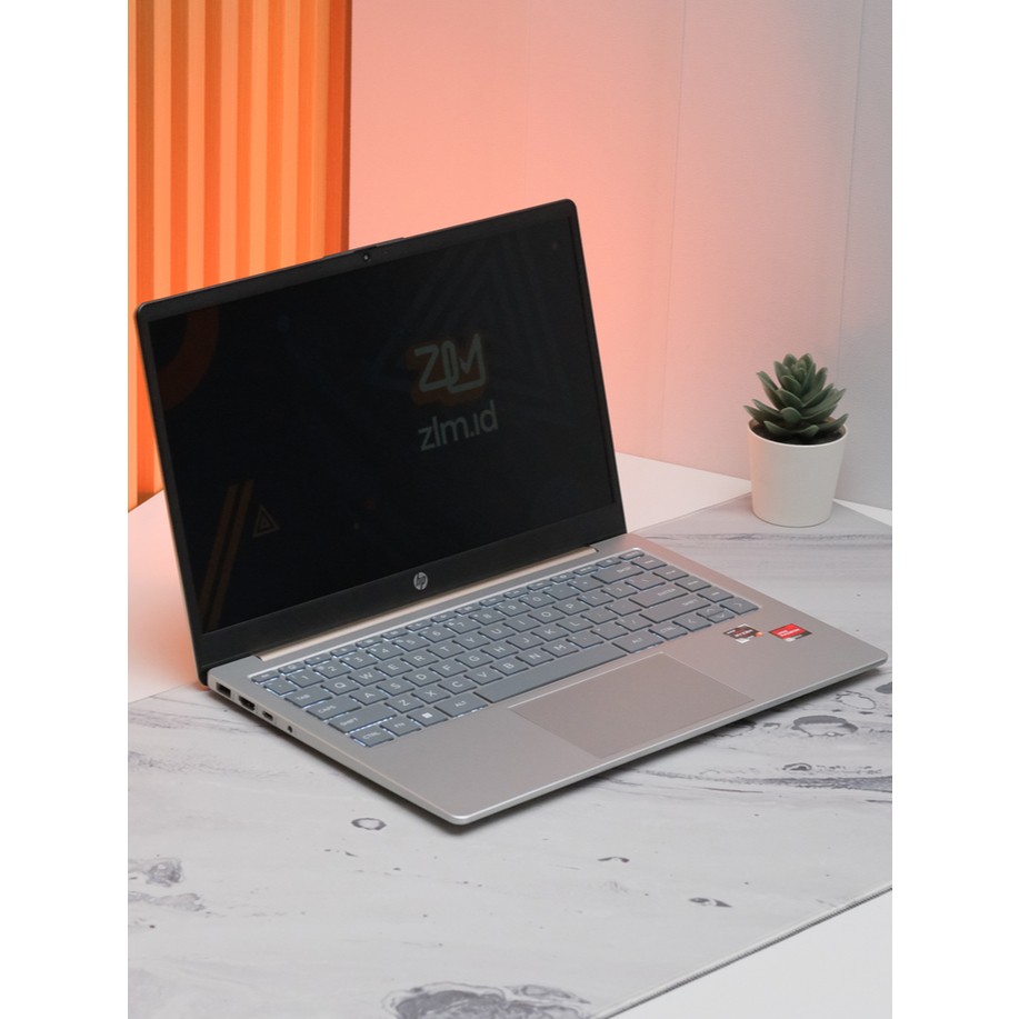 LAPTOP HP 14 EM0332AU AMD Ryzen 3 7320U Radeon Graphics 512GB 8GB Second