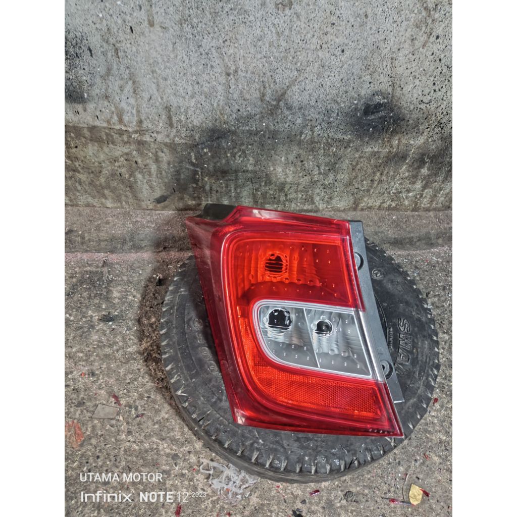 Stoplamp lampu belakang mobil honda freed 2012