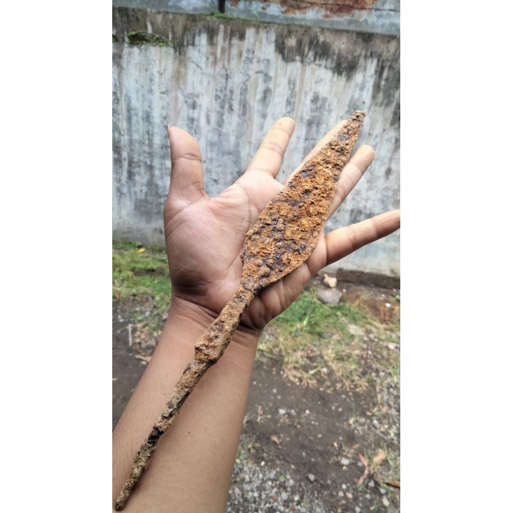 benda kuno antik besi kuno temuan