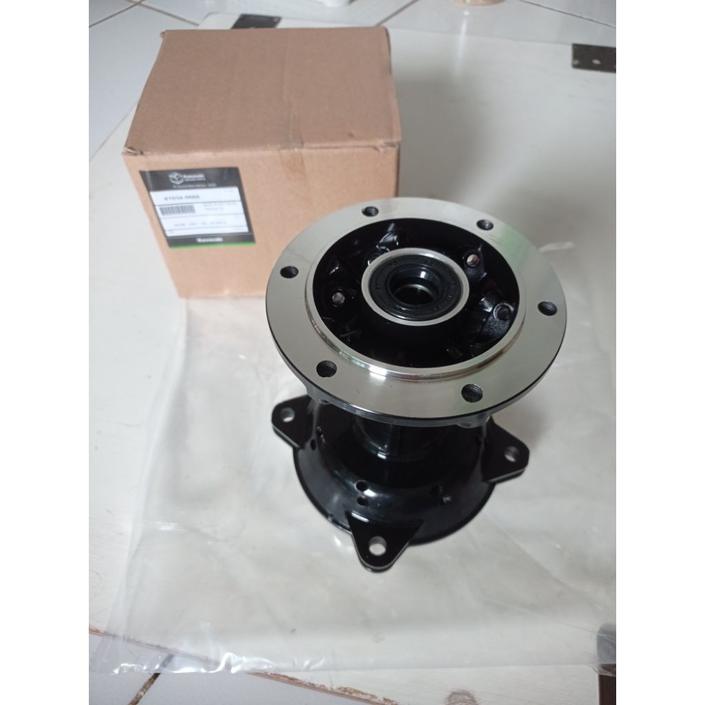 Tromol Belakang Hole 28 Kawasaki KLX D Tracker KLX 150 warna Hitam