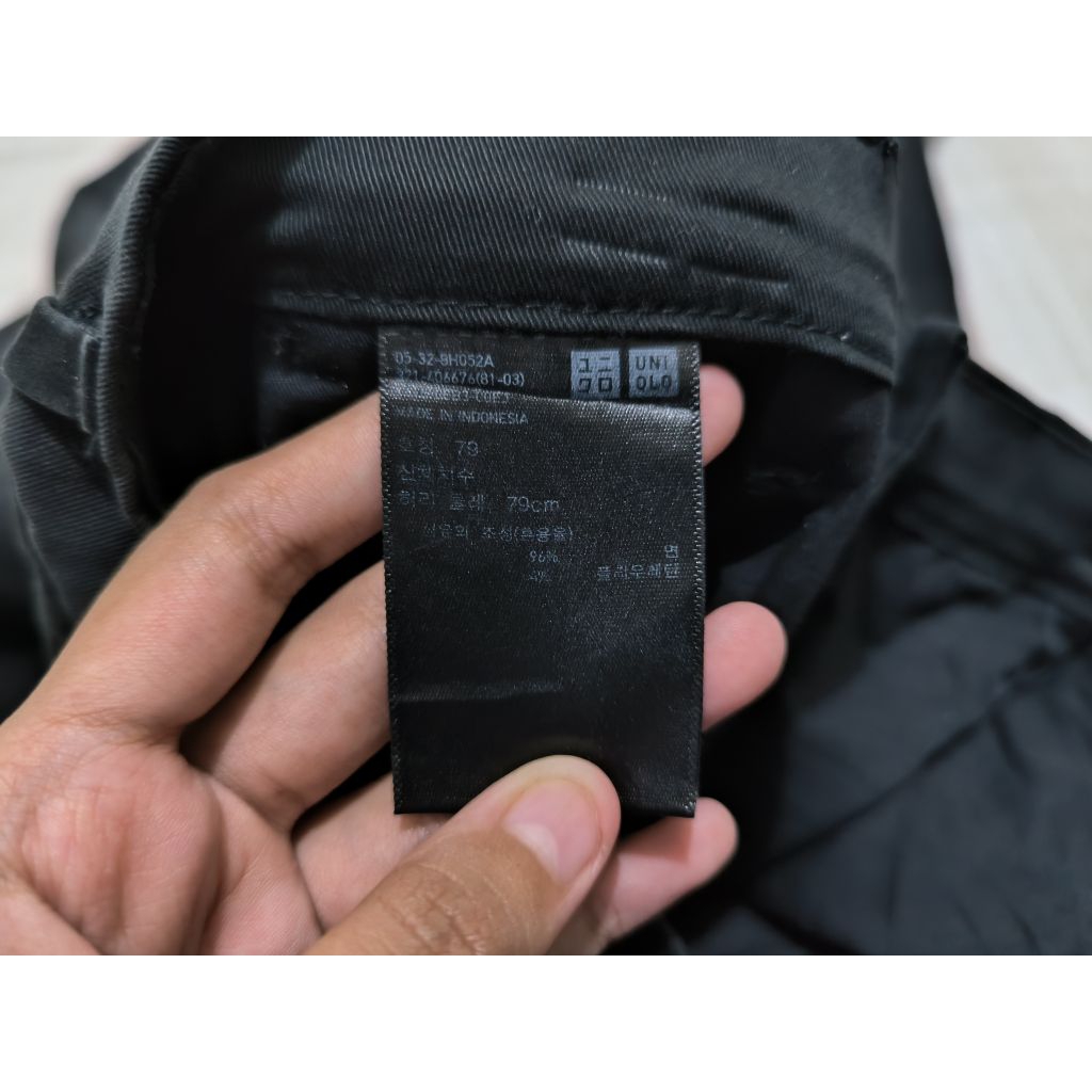 Celana Chino Uniqlo Stretch Hitam sz 31