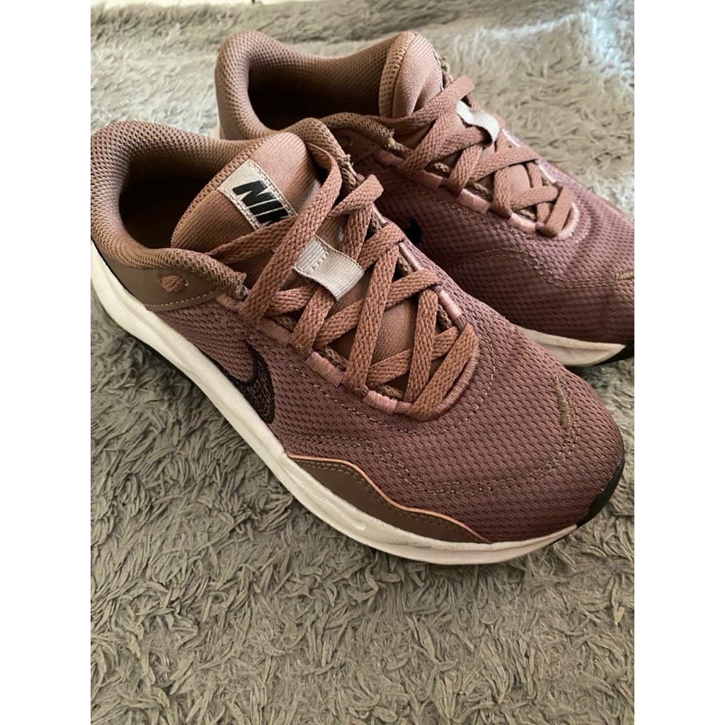 preloved sepatu nike ori Nike Sepatu Wanita Legend Essential 3 Next Nature Training - Smokey Mauve