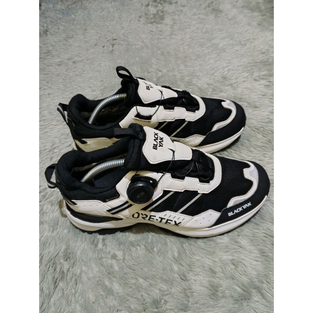 Sepatu gunung Trail Run Hiking BOA System GORETEX BLACK YAK size 39 insole 25 cm/250