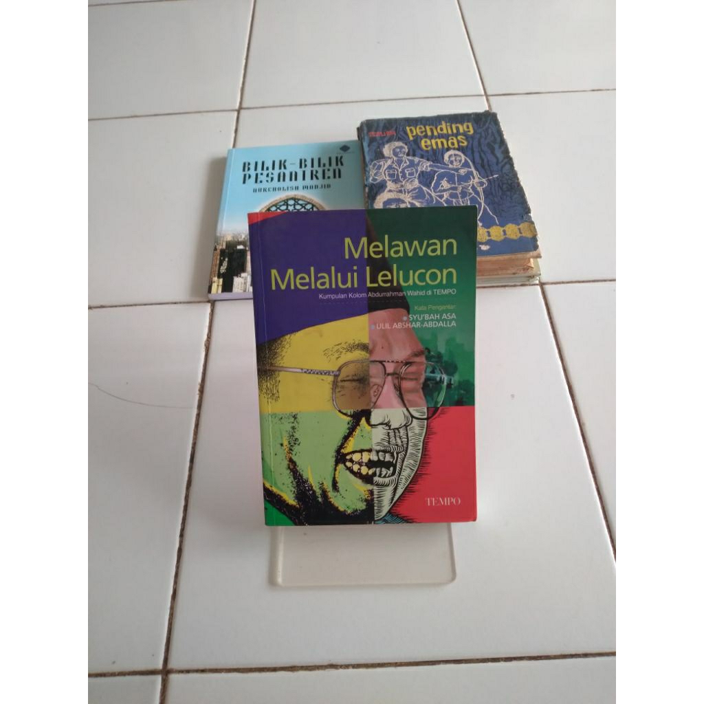 melawan melalui lelucon