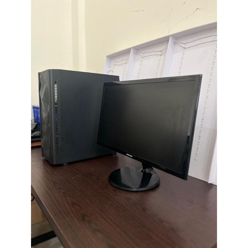 Full Set Siap Pakai PC Rakitan Monitor dan CPU Ex Admin