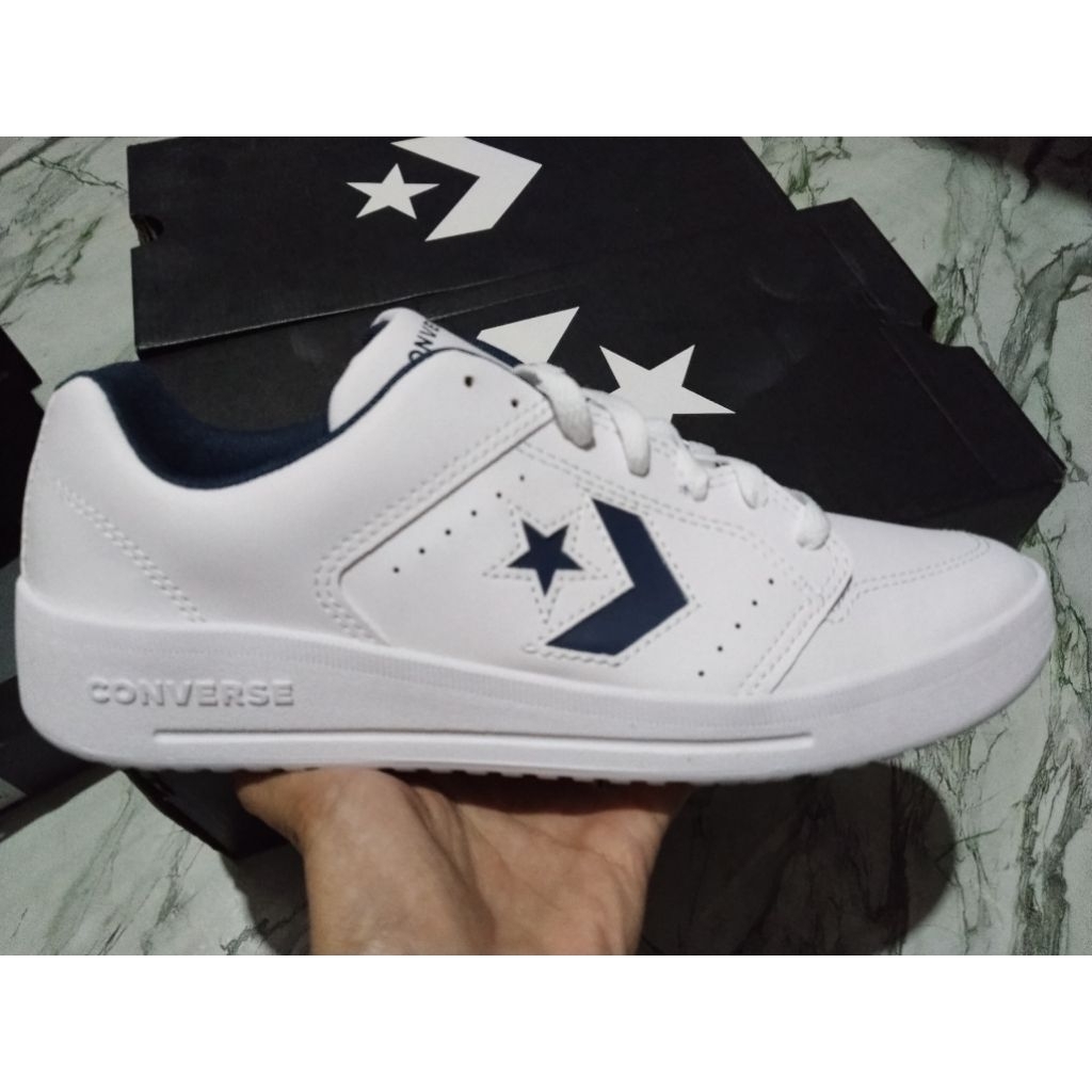 SEPATU CONVERSE , Hitam-Putih size 38-43 , original MAP(Sport station)