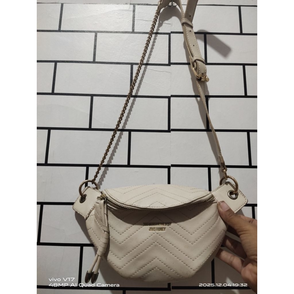 TAS JIMSHONEY MODEL WAISTBAG PRELOVED WARNA PUTIH