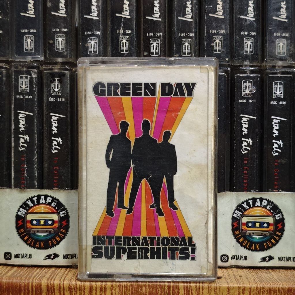 Kaset - Green Day - International Super Hits - Kaset Pita - Radio Tape - Radio - Pemutar Kaset - Ret